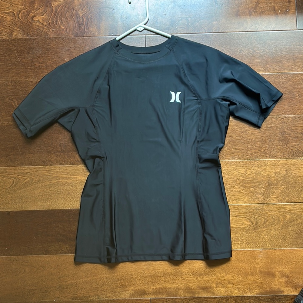 Black Hurley Swim Shirt Size XL Fits Like Medium - Picture 1 of 8